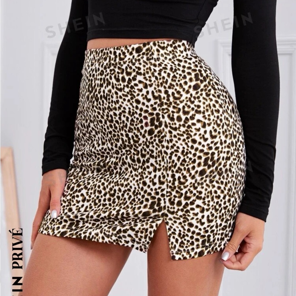 SHEIN Privé Split Hem Leopard Mini Skirt